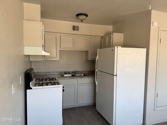 1525 Pullman Drive 16, El Paso, TX 79936
