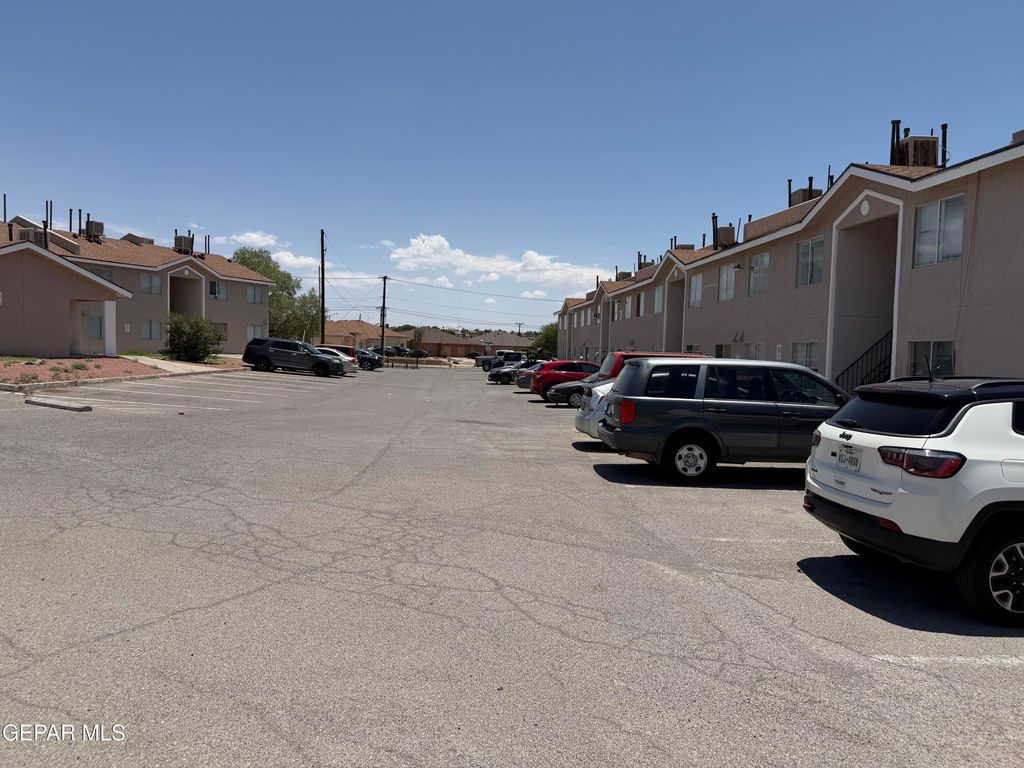 1525 Pullman Drive 16, El Paso, TX 79936