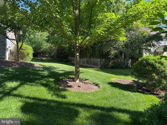 7702 TRAMMELL RD, Annandale, VA 22003