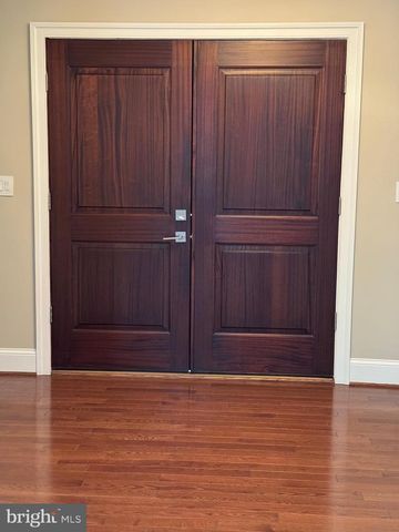 7702 TRAMMELL RD, Annandale, VA 22003