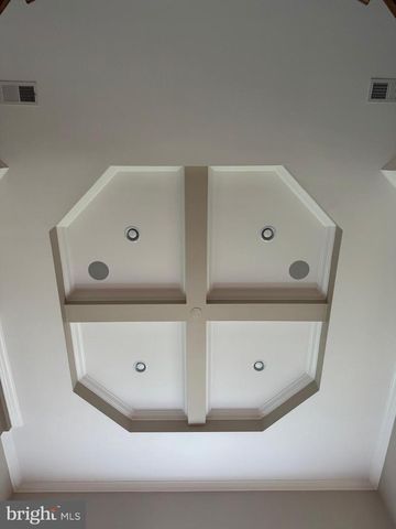 7702 TRAMMELL RD, Annandale, VA 22003