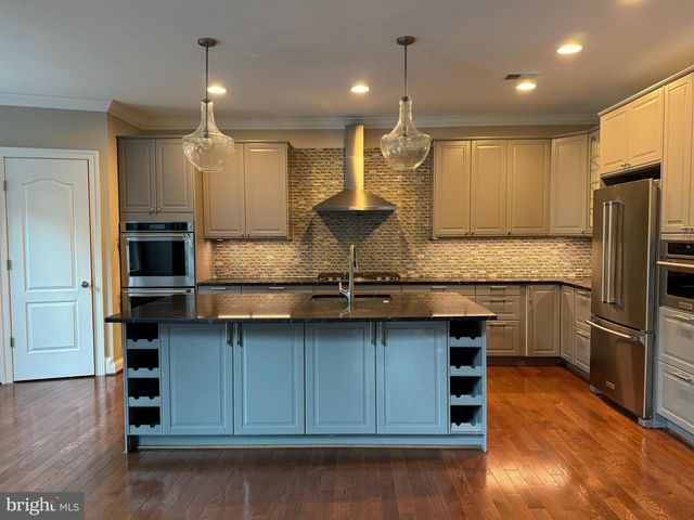 7702 TRAMMELL RD, Annandale, VA 22003