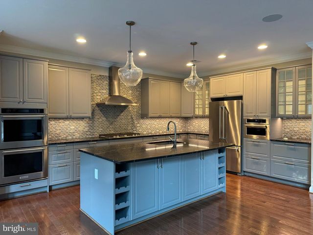 7702 TRAMMELL RD, Annandale, VA 22003