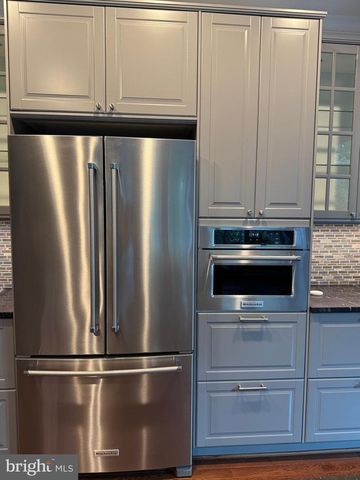 7702 TRAMMELL RD, Annandale, VA 22003