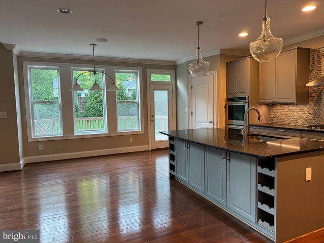 7702 TRAMMELL RD, Annandale, VA 22003