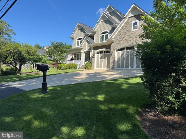 7702 TRAMMELL RD, Annandale, VA 22003