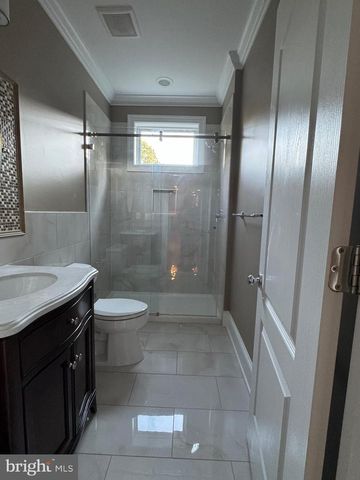 7702 TRAMMELL RD, Annandale, VA 22003