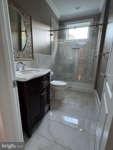 7702 TRAMMELL RD, Annandale, VA 22003