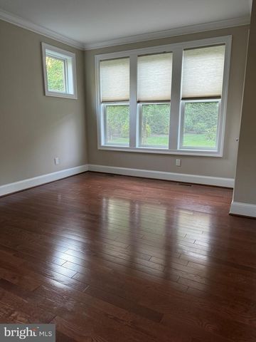 7702 TRAMMELL RD, Annandale, VA 22003