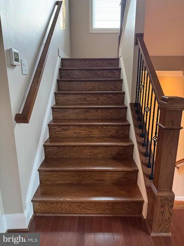 7702 TRAMMELL RD, Annandale, VA 22003