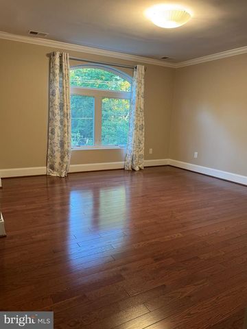 7702 TRAMMELL RD, Annandale, VA 22003