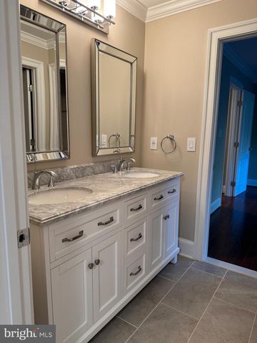 7702 TRAMMELL RD, Annandale, VA 22003