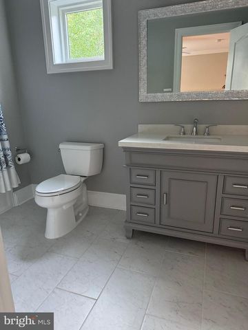 7702 TRAMMELL RD, Annandale, VA 22003