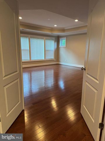 7702 TRAMMELL RD, Annandale, VA 22003