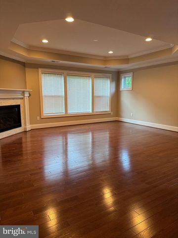 7702 TRAMMELL RD, Annandale, VA 22003