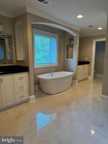 7702 TRAMMELL RD, Annandale, VA 22003