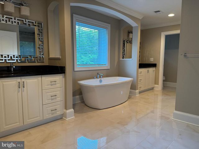 7702 TRAMMELL RD, Annandale, VA 22003