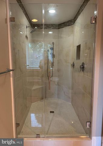 7702 TRAMMELL RD, Annandale, VA 22003