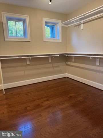 7702 TRAMMELL RD, Annandale, VA 22003