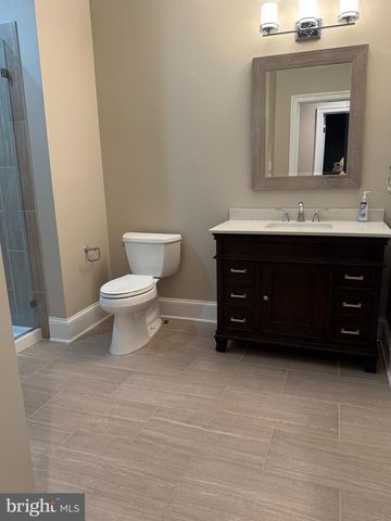 7702 TRAMMELL RD, Annandale, VA 22003