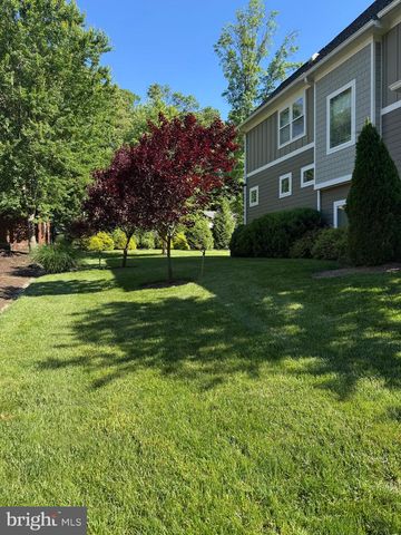 7702 TRAMMELL RD, Annandale, VA 22003