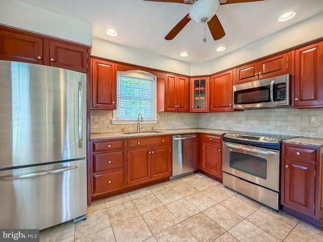1237 PINE GROVE RD, Yardley, PA 19067