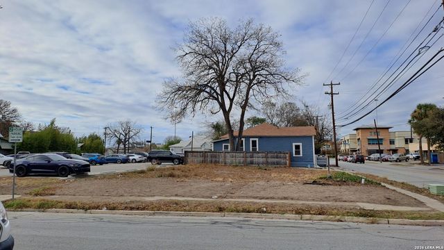 423 dallas, San Antonio, TX 78215