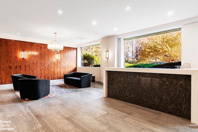 3935 BLACKSTONE Avenue # 3C, New York City, NY 10471