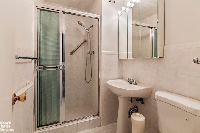 3935 BLACKSTONE Avenue # 3C, New York City, NY 10471