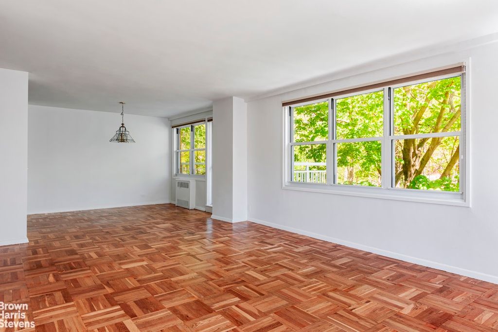 3935 BLACKSTONE Avenue # 3C, New York City, NY 10471