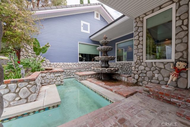 15657 Live Oak Springs Canyon, Canyon Country, CA 91387