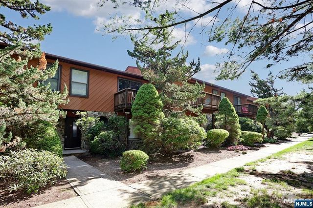 3 Brookside Heights 3i, Wanaque, NJ 07465