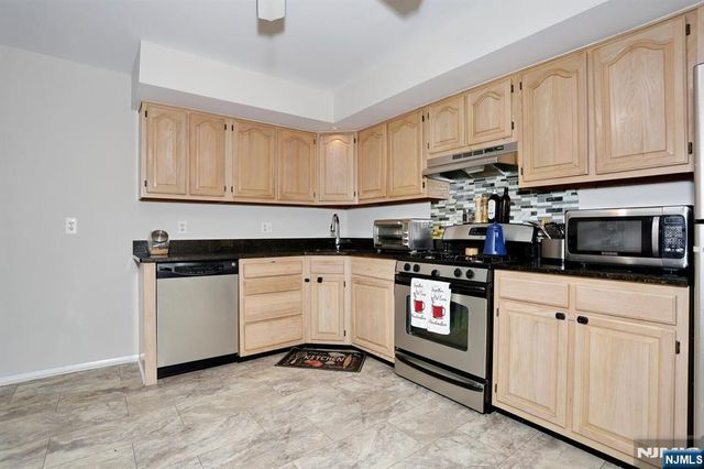 3 Brookside Heights 3i, Wanaque, NJ 07465