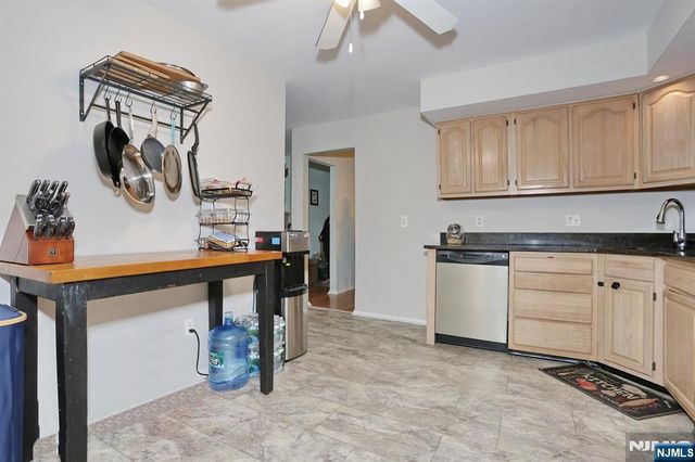 3 Brookside Heights 3i, Wanaque, NJ 07465