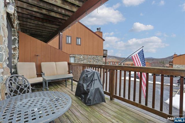 3 Brookside Heights 3i, Wanaque, NJ 07465