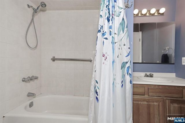 3 Brookside Heights 3i, Wanaque, NJ 07465