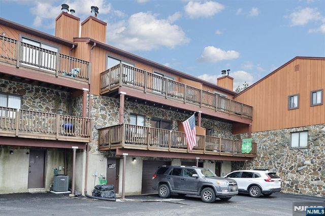 3 Brookside Heights 3i, Wanaque, NJ 07465