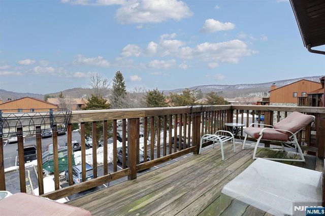 3 Brookside Heights 3i, Wanaque, NJ 07465