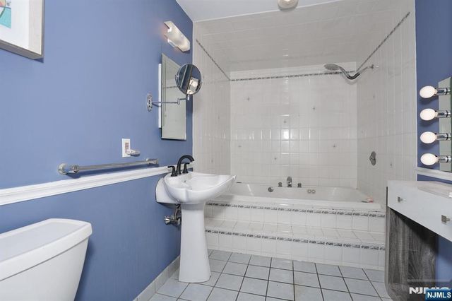 3 Brookside Heights 3i, Wanaque, NJ 07465