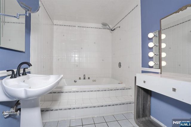 3 Brookside Heights 3i, Wanaque, NJ 07465