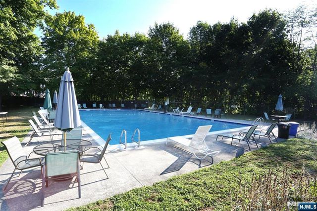 3 Brookside Heights 3i, Wanaque, NJ 07465