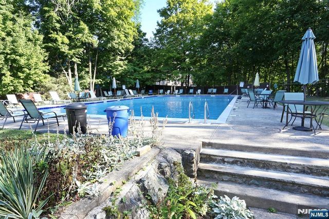 3 Brookside Heights 3i, Wanaque, NJ 07465