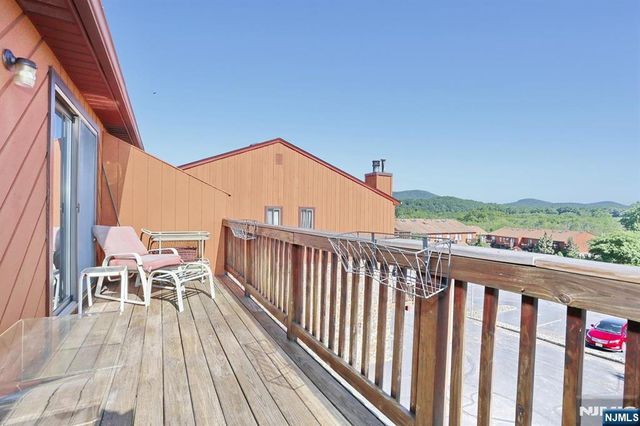 3 Brookside Heights 3i, Wanaque, NJ 07465