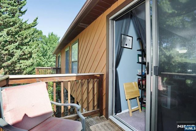 3 Brookside Heights 3i, Wanaque, NJ 07465