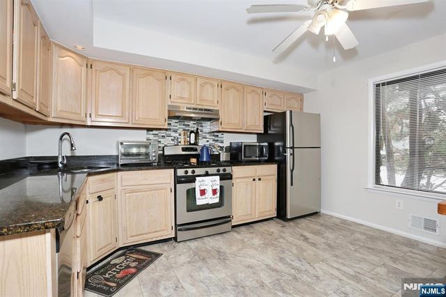 3 Brookside Heights 3i, Wanaque, NJ 07465