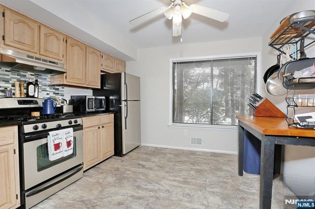 3 Brookside Heights 3i, Wanaque, NJ 07465
