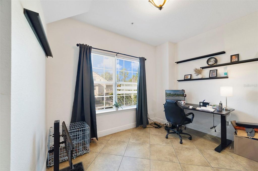 Image 11 of property listing at 3721 S LAKE ORLANDO PARKWAY 6, Orlando, FL 32808