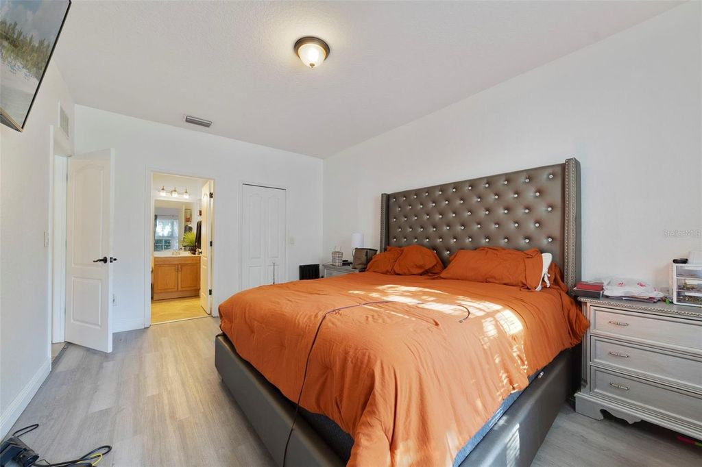 Image 13 of property listing at 3721 S LAKE ORLANDO PARKWAY 6, Orlando, FL 32808