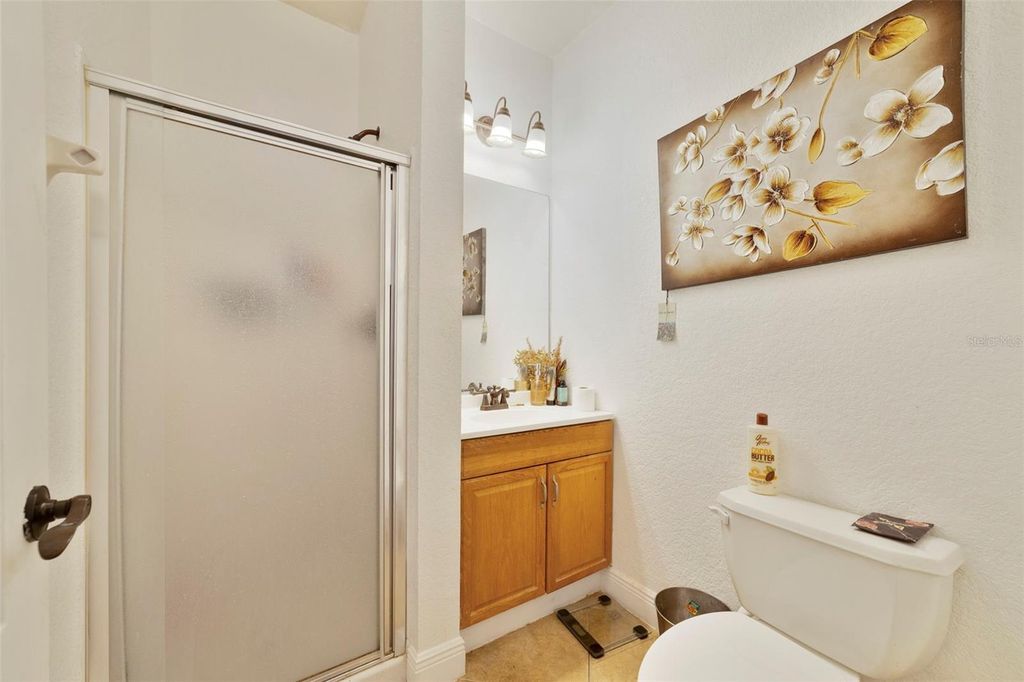 Image 16 of property listing at 3721 S LAKE ORLANDO PARKWAY 6, Orlando, FL 32808