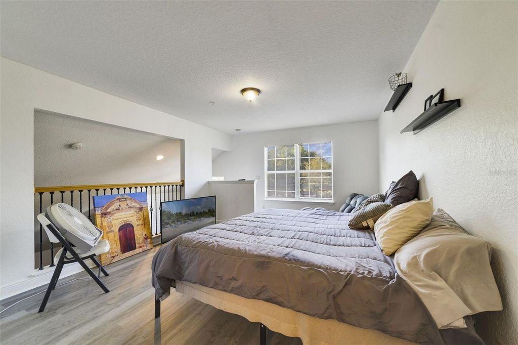 Image 17 of property listing at 3721 S LAKE ORLANDO PARKWAY 6, Orlando, FL 32808